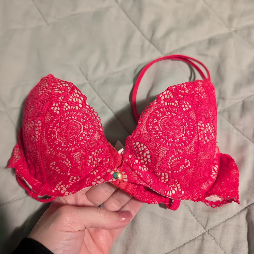 Victoria's Secret Hot Pink Lace Bra - Picture 4 of 4